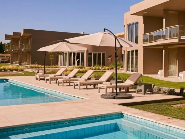 61395_pool_view_1