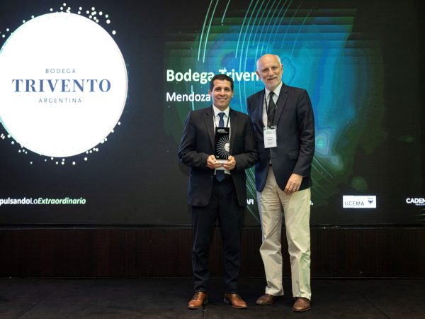 Alejandro Montarce recibe el premio MEdA_