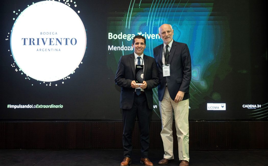 Alejandro Montarce recibe el premio MEdA_