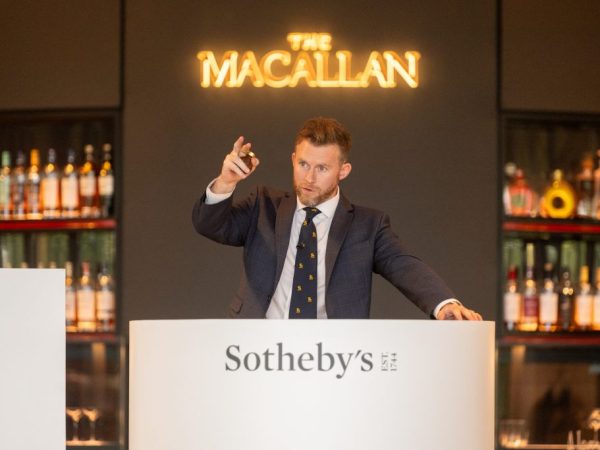 Jonny-Fowle-Sothebys-Global-Head-of-Whisky-Spirits-fielding-bids-at-the-first-auction-ever-to-take-place-at-The-Macallan-Estate-1024x683