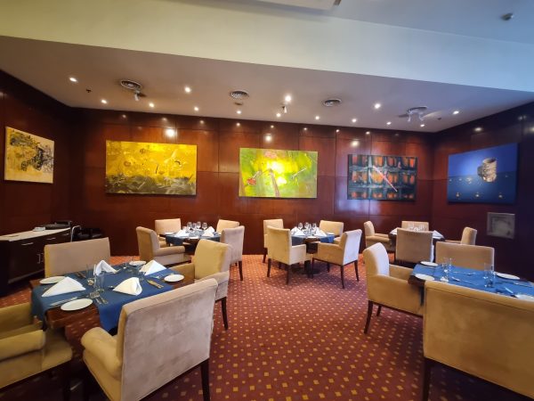 Obras-de-arte-en-Acequias-Restarurant-Sheraton-Mendoza-Hotel-scaled