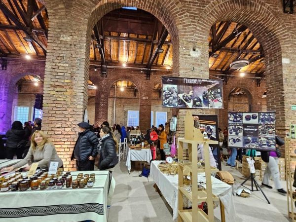 feria en Espacio Arizu